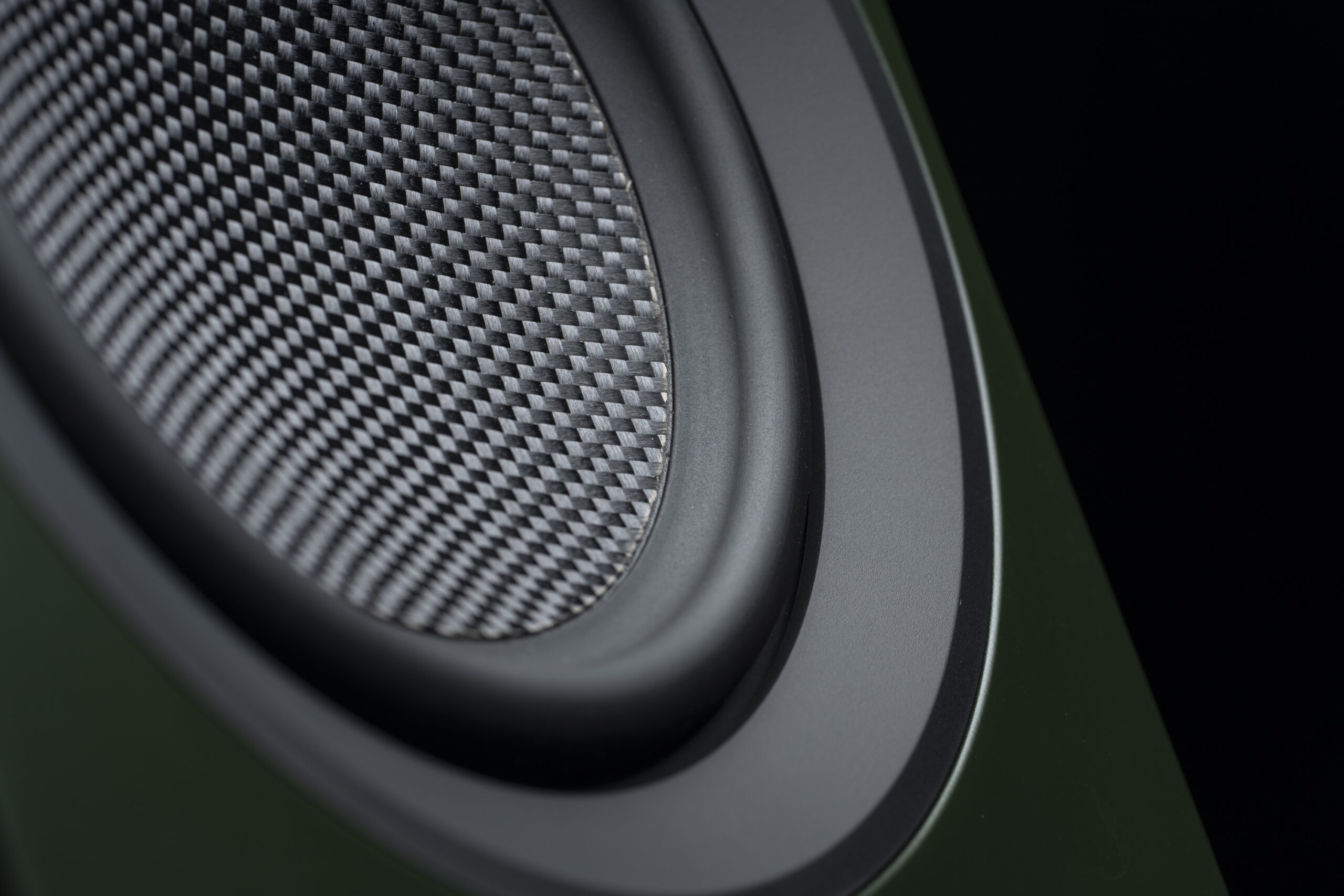 Speaker Box 5 E Carbon Detail 17